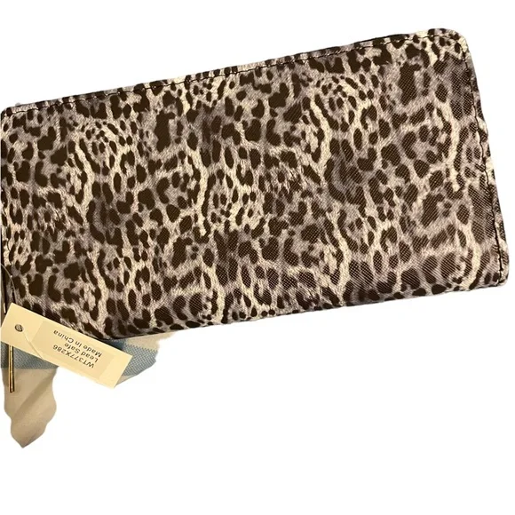 Blue leopard print zip around wallet - Picture 2 of 3